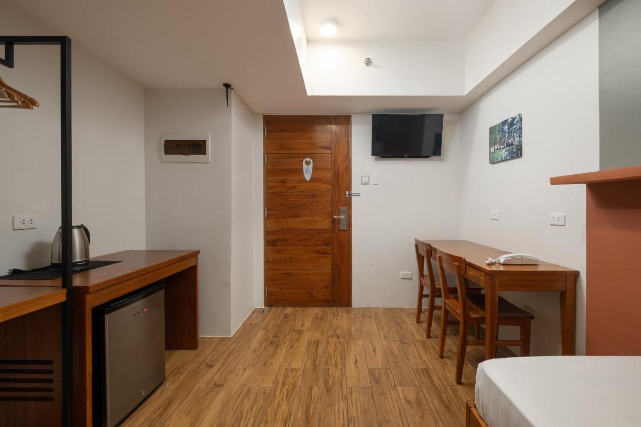 Ihotel Uptown Bgc Taguig Buitenkant foto